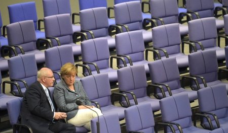 Besseres zu tun: Unionsfraktionschef und Kanzlerin flohen bei de...