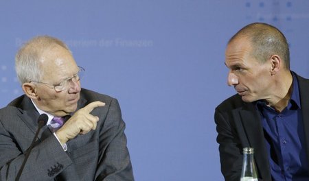 Koch und Kellner: Bundesfinanzminister Wolfgang Schäuble (l., CD...