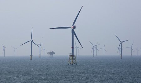 Trotz reduzierter Ausbauziele für Offshore-Windkraft soll mit St...