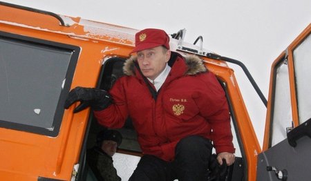 2010 besuchte Wladimir Putin in der Arktis die Eisbärforschung. ... 2010 besuchte Wladimir Putin in der Arktis die Eisbärforschung. ...