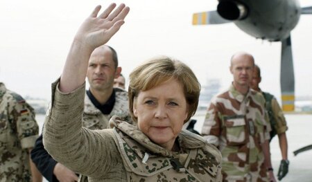 Auf Spitterschutz wie hier beim Truppenbesuch in Afghanistan kan... Auf Spitterschutz wie hier beim Truppenbesuch in Afghanistan kan...