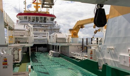 Der Trawler ROS 777 »Mark« (Foto) der Mecklenburger Hochseefisch... Der Trawler ROS 777 »Mark« (Foto) der Mecklenburger Hochseefisch...