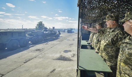 Bereit für neues militärisches Abenteuer: Der ukrainische Präsid... Bereit für neues militärisches Abenteuer: Der ukrainische Präsid...