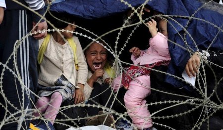 Im Niemandsland: Tausende Flüchtlinge harrten an der griechisch-... Im Niemandsland: Tausende Flüchtlinge harrten an der griechisch-...