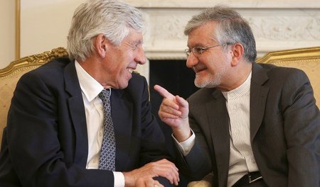Freundlicher Fingerzeig: Die Außenamtsstaatssekretäre von Iran u...