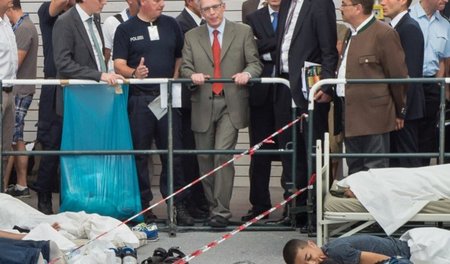Asylpläne des Innenministers: Geringere Zuwendungen, Sach- statt...