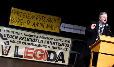 Vom Querfrontler zum »Nein zum Heim«-Agitator: Jürgen Elsässer w...