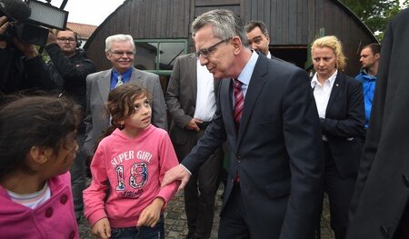 Gefragt seien jetzt Improvisation und Engagement, sagte Minister... Gefragt seien jetzt Improvisation und Engagement, sagte Minister...
