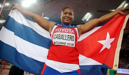 Die Kubanerin Denia Caballero feiert ihren Weltmeistertitel im D... Die Kubanerin Denia Caballero feiert ihren Weltmeistertitel im D...