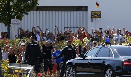 Der rassistische Mob beschimpfte am Mittwoch in Heidenau nicht n...