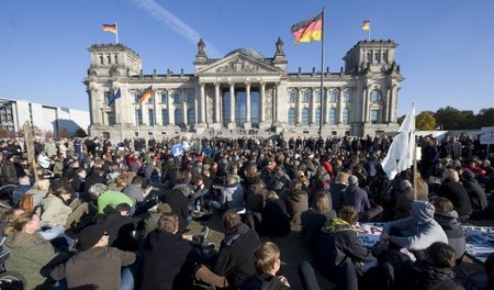 Reingehen oder draußen bleiben? Linke streiten schon lange darüb... Reingehen oder draußen bleiben? Linke streiten schon lange darüb...