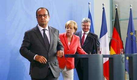 Bloß weg hier: Frankreichs Präsident Hollande, Kanzlerin Merkel ...