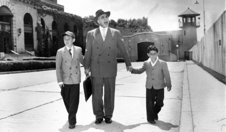 Die Söhne Michael und Robert Rosenberg 1953 nach einem Besuch be... Die Söhne Michael und Robert Rosenberg 1953 nach einem Besuch be...