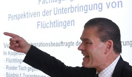 Insgeheim einen Erlass zu unangekündigten Abschiebungen verabsch... Insgeheim einen Erlass zu unangekündigten Abschiebungen verabsch...