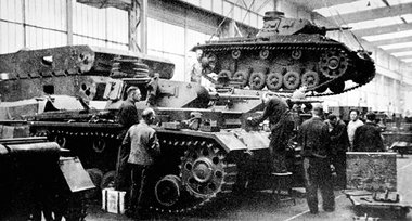 Panzer und Kanonen: Die Rüstungsindustrie hofierte Hitler - und ... Panzer und Kanonen: Die Rüstungsindustrie hofierte Hitler - und ...