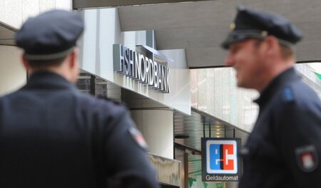 »Keine kriminelle Machenschaft ausgelassen«. Polizisten durchsuc...