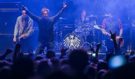 Faschisten wegrocken: »Die Toten Hosen« traten am Samstag als Üb...