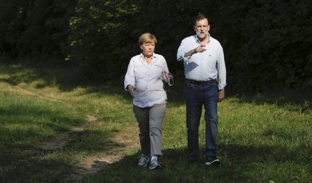 Angela Merkel und Mariano Rajoy am Montag abend im Garten des Gä...