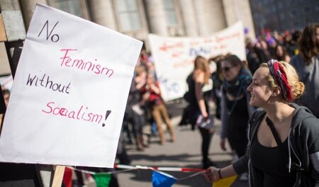Demo »Frauenkampftag 2015« am 8. März in Berlin: Eine Parole, di...
