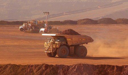 Transporter in Eisenerztagebau im Bundesstaat Western Ausralia