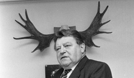 In jungen Jahren gab Franz Josef Strauß (1915–1988) antimilitari...