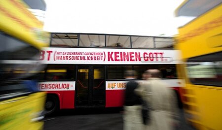 Die Giordano-Bruno-Stiftung ließ 2009 in deutschen Städten Busse...