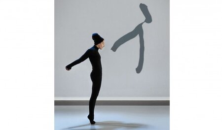 Von chinesischer Kalligraphie beeinflusst: Carol Prieur tanzt Mi...