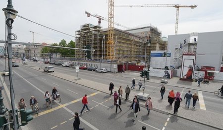 Dauerbaustelle: Ursprünglich sollte die renovierte Staatsoper 20...