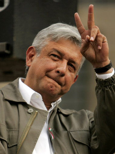 Trotzige Siegerpose: Obrador hat an Zustimmung verloren Trotzige Siegerpose: Obrador hat an Zustimmung verloren