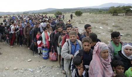 Auf dem Weg in die Europäische Union: Migranten im mazedonischen...