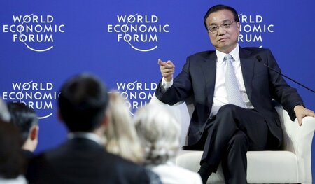 Alles im grünen Bereich? Chinas Regierungschef beim Beschwichtig... Alles im grünen Bereich? Chinas Regierungschef beim Beschwichtig...