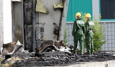 Nur noch verkohlte Trümmer: Der Brandanschlag auf eine als Flüch... Nur noch verkohlte Trümmer: Der Brandanschlag auf eine als Flüch...