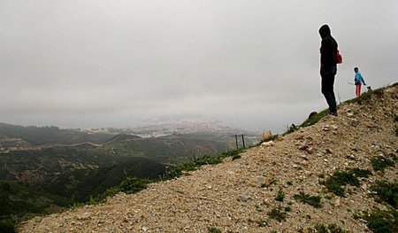 Flüchtlinge im Gebirge nahe der spanischen Enklave Ceuta Flüchtlinge im Gebirge nahe der spanischen Enklave Ceuta