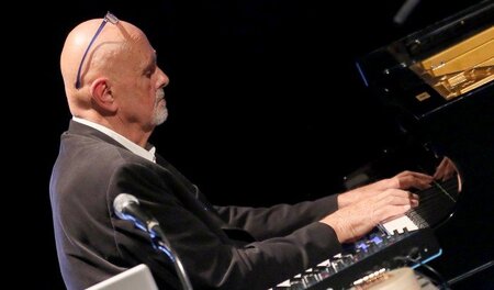 Beim Flügel als letztgültigem Instrument angekommen: Roedelius i... Beim Flügel als letztgültigem Instrument angekommen: Roedelius i...