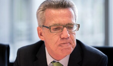 Bundesinnenminister Thomas de Maizière (CDU) will zurück zum Sta... Bundesinnenminister Thomas de Maizière (CDU) will zurück zum Sta...