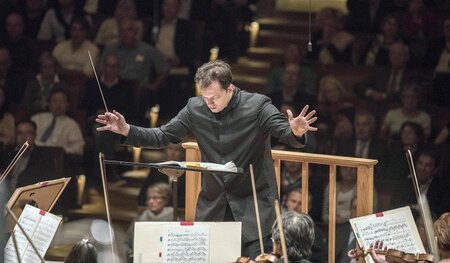 Klangliche Härtung für Mahler: Andris Nelsons dirigiert das Bost... Klangliche Härtung für Mahler: Andris Nelsons dirigiert das Bost...