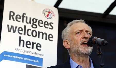 Der neue Labour-Chef Jeremy Corbyn am Samstag bei der Großkundge... Der neue Labour-Chef Jeremy Corbyn am Samstag bei der Großkundge...