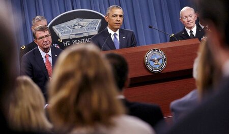 Die Flanken von Obama: Verteidigungsminister Ash Carter (links) ... Die Flanken von Obama: Verteidigungsminister Ash Carter (links) ...