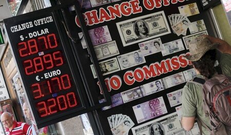 Viele Investoren aus dem Ausland verlassen die Türkei und drücke... Viele Investoren aus dem Ausland verlassen die Türkei und drücke...