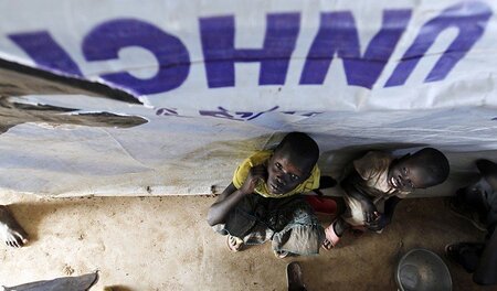 Aus dem Südsudan geflohene Kinder 2012 im Flüchtlingslager Kakum... Aus dem Südsudan geflohene Kinder 2012 im Flüchtlingslager Kakum...