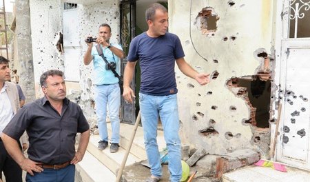 Cem Özedemir in Cizre: Der Grünenpolitiker besuchte am Dienstag ... Cem Özedemir in Cizre: Der Grünenpolitiker besuchte am Dienstag ...