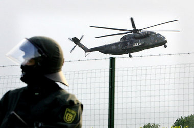 Polizei und Bundeswehr agierten Hand in Hand: Hubschrauber des H...