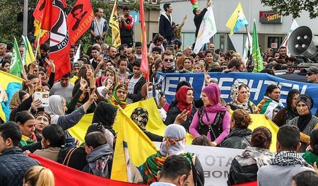 Frieden statt Erdogan: Demonstration von Kurden in Hannover am 1... Frieden statt Erdogan: Demonstration von Kurden in Hannover am 1...