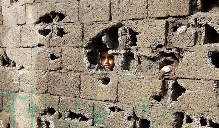 Kinder in zerschossenen Häusern: Cizre nach dem Ende der Belager... Kinder in zerschossenen Häusern: Cizre nach dem Ende der Belager...