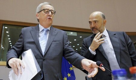 EU-Kommissionschef Jean-Claude Juncker (l.) und EU-Finanzkommiss... EU-Kommissionschef Jean-Claude Juncker (l.) und EU-Finanzkommiss...