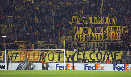 #BildNotWelcome am Donnerstag abend im Stadion vor dem Spiel von... #BildNotWelcome am Donnerstag abend im Stadion vor dem Spiel von...