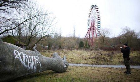 »Zahn der Zei – Ästhetik des Verfalls« – Spreepark Berlin »Zahn der Zei – Ästhetik des Verfalls« – Spreepark Berlin