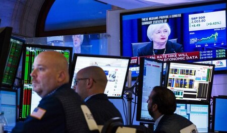 Börsenhändler in New York wärend der Rede von Fed-Chefin Janet Y... Börsenhändler in New York wärend der Rede von Fed-Chefin Janet Y...