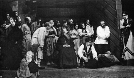 Grotesk: Die Ismailowa (r.) hat ihren Schwiegervater vergiftet. ...