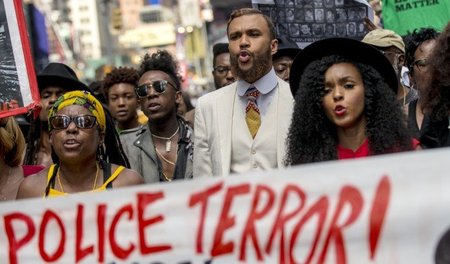 Protest gegen Polizeigewalt: Demonstration am New Yorker Times S...